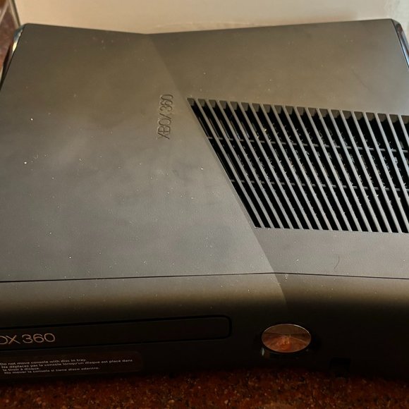 X-Box 360 S Console with Kinect (EUC, In Box) - Picture 2 of 11